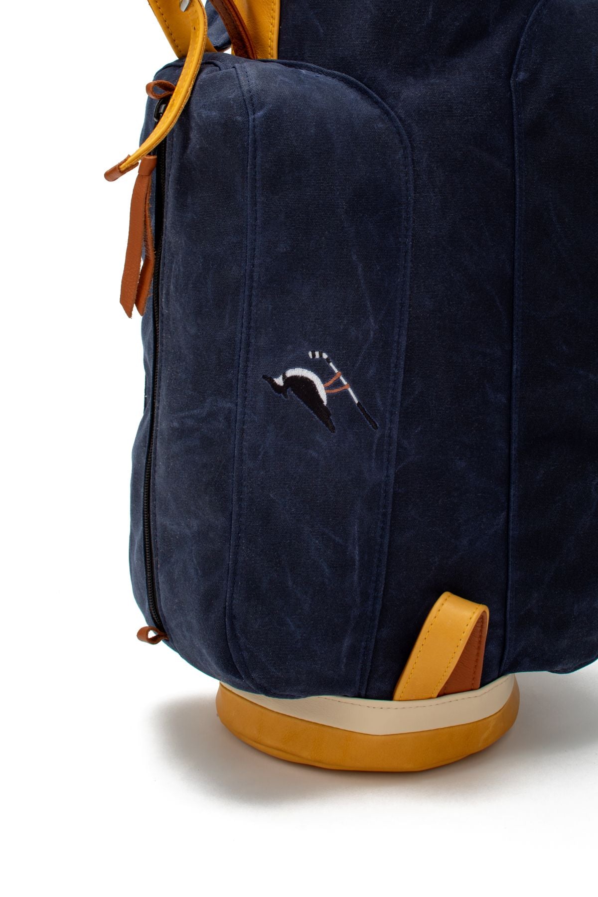 Embroidered logo on the blue Fescue & Dunes MacKenzie Walker golf bag